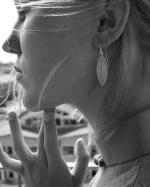 LARGE ELONGATED RIDGE EARRINGS - Image 3