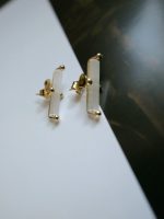 FROSTED WHITE SHORT CROSS EARRINGS - Image 3