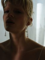 SHORT DROP CRYSTAL EARRINGS - Image 3