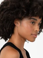 IRIDESCENT SHORT EARRINGS - Image 5