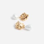 GOLD FLOWER PEARL EARRINGS - Image 2