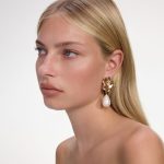GOLD FLOWER PEARL EARRINGS - Image 3