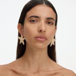 TEXTURED GOLD SEA STAR EARRINGS - Image 2