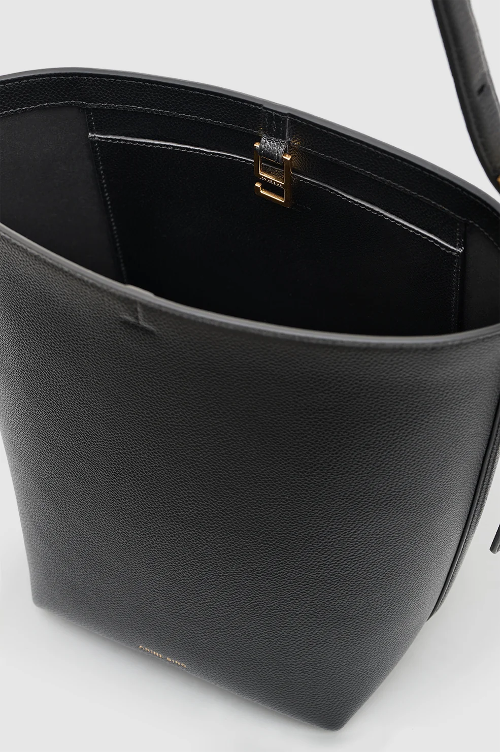 ELLY MEDIUM BUCKET BAG GRAINED LEATHER - Image 3