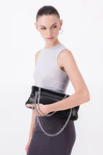 FLOR BLACK CHAIN BAG - Image 3
