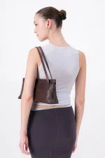 FLOR BROWN BAG WITH CHAIN CHARM - Image 4