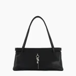 FLOR BLACK BAG WITH CHAIN CHARM